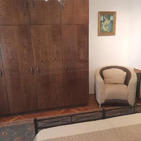 Retro House * بورغاس