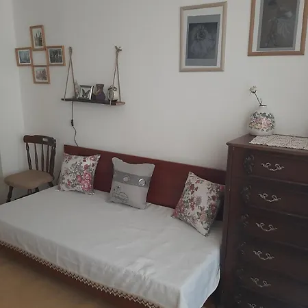 Retro House * بورغاس