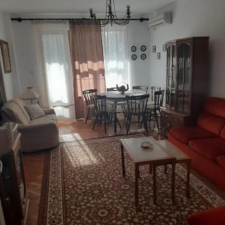 Retro House Apartment *